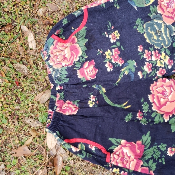 Crazy puffy bird pants with pockets - Picture 2 of 3